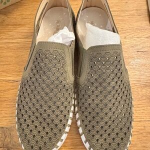 Ilse Jacobsen Eur Size 38 (Size US 7.5-8) Tulip Army Green Shoes EUC style 140